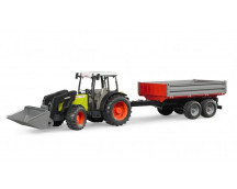 Claas Nectis met voorlader en aanhanger
