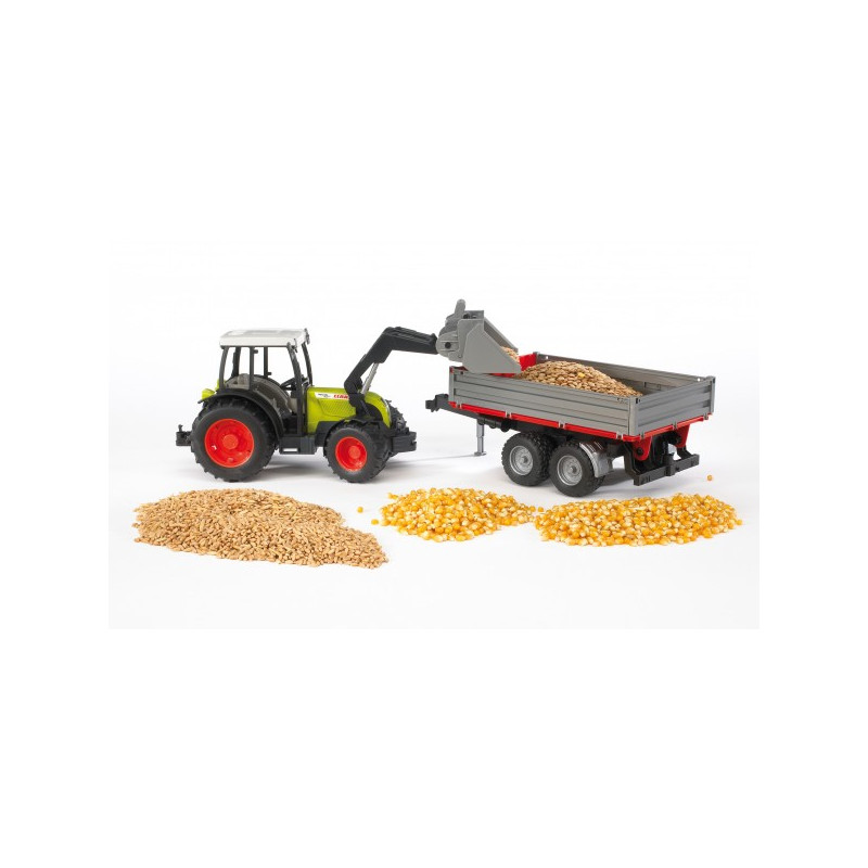 Claas Nectis met voorlader en aanhanger Claas Nectis met voorlader en aanhanger