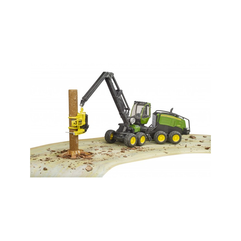 John Deere 1270 G oogster met boomstam John Deere 1270 G oogster met boomstam