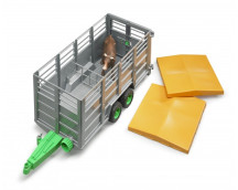 Veetransportaanhanger met koe Veetransportaanhanger met koe