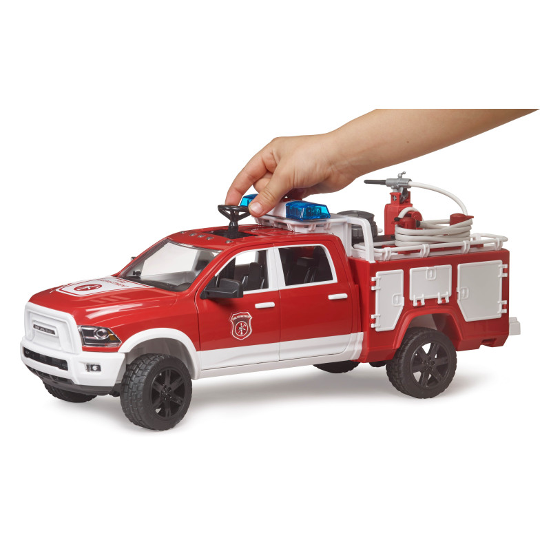 RAM 2500 brandweerwagen met licht en geluid RAM 2500 brandweerwagen met licht en geluid