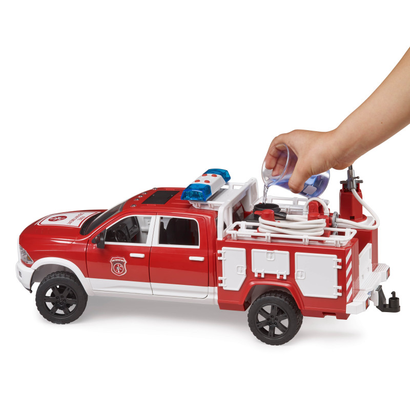 RAM 2500 brandweerwagen met licht en geluid RAM 2500 brandweerwagen met licht en geluid