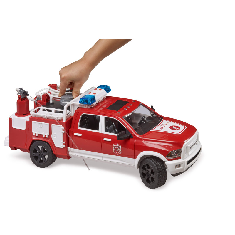 RAM 2500 brandweerwagen met licht en geluid RAM 2500 brandweerwagen met licht en geluid