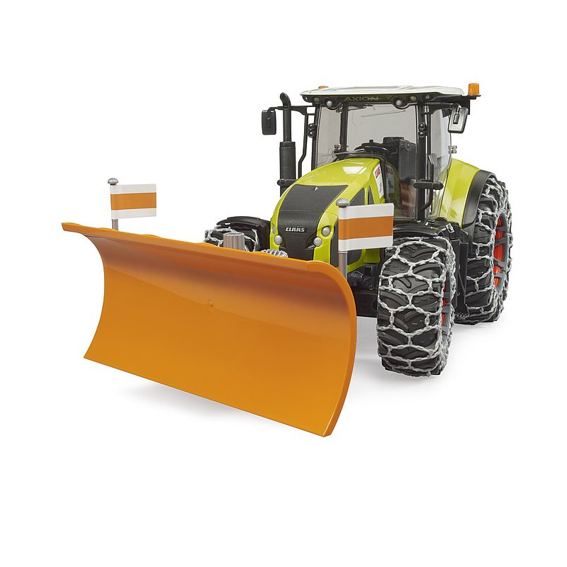 Claas Axion 950 met sneeuwkettingen en ploegblad Claas Axion 950 met sneeuwkettingen en ploegblad