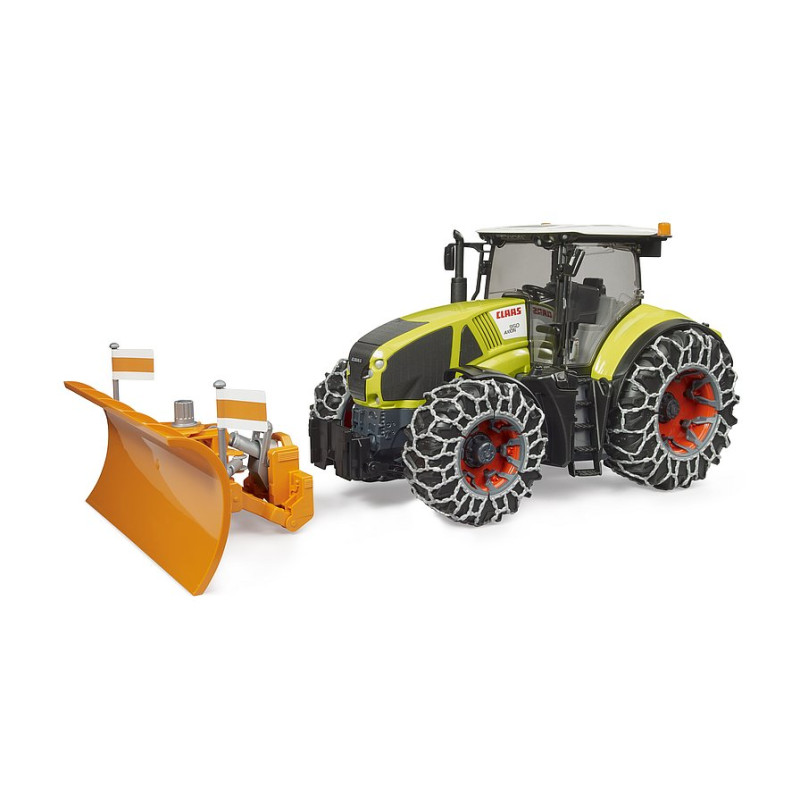 Claas Axion 950 met sneeuwkettingen en ploegblad Claas Axion 950 met sneeuwkettingen en ploegblad