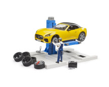 bworld Car Service Center + BRUDER Roadster