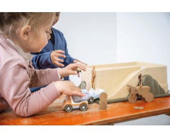 Bioplastic garage met autootjes