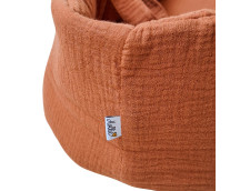 Poppendraagmand caramel mousseline Poppendraagmand caramel mousseline