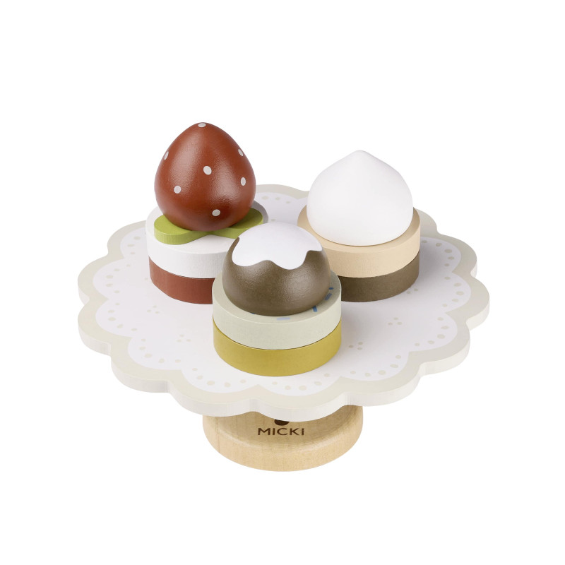 Houten gebakplateau met gebakjes Houten gebakplateau met gebakjes