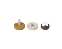 Houten gebakplateau met gebakjes Houten gebakplateau met gebakjes