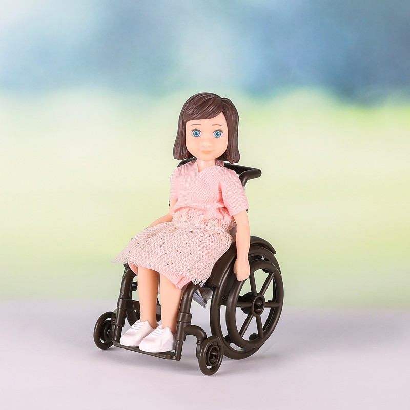 Poppenhuisfiguur Lourdes met rolstoel Poppenhuisfiguur Lourdes met rolstoel