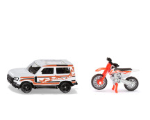 Land Rover Defender met KTM Motorbike