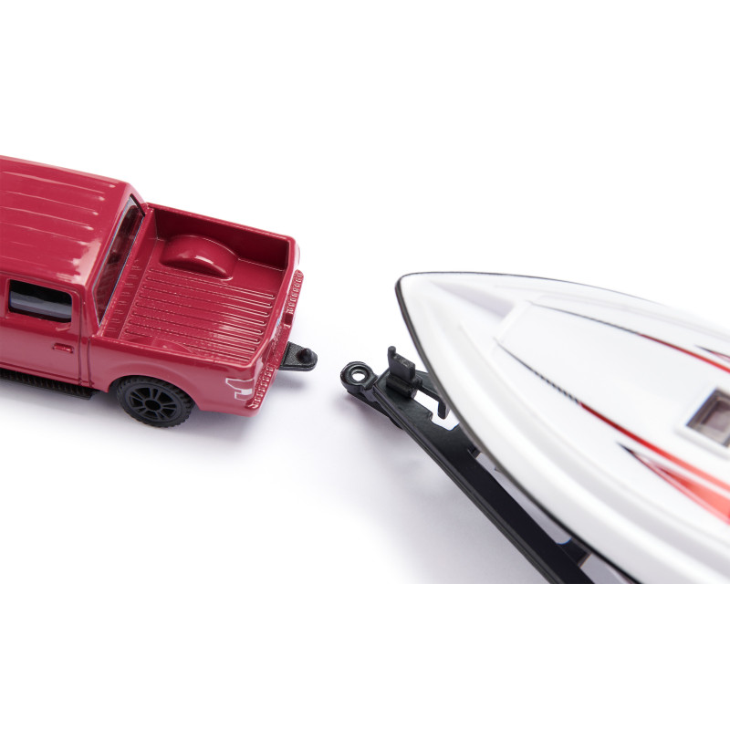 Ford F150 met motorboot op trailer