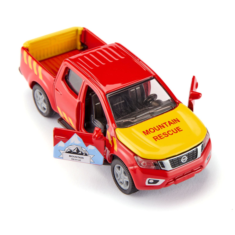 Nissan Navara met helicopter