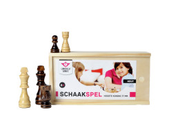 Schaakstukken in houten kistje