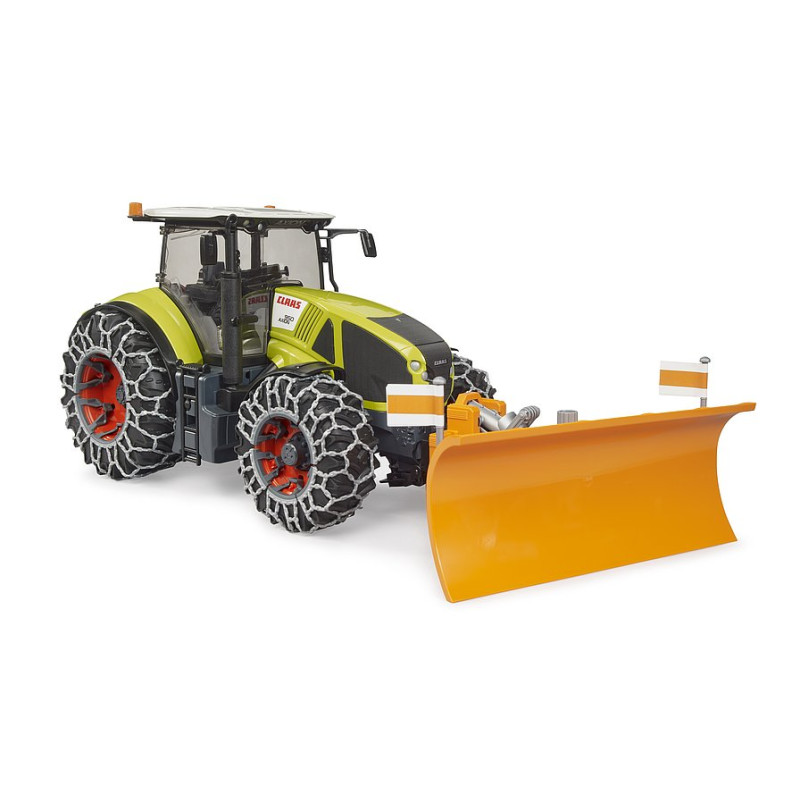 Claas Axion 950 met sneeuwkettingen en ploegblad Claas Axion 950 met sneeuwkettingen en ploegblad
