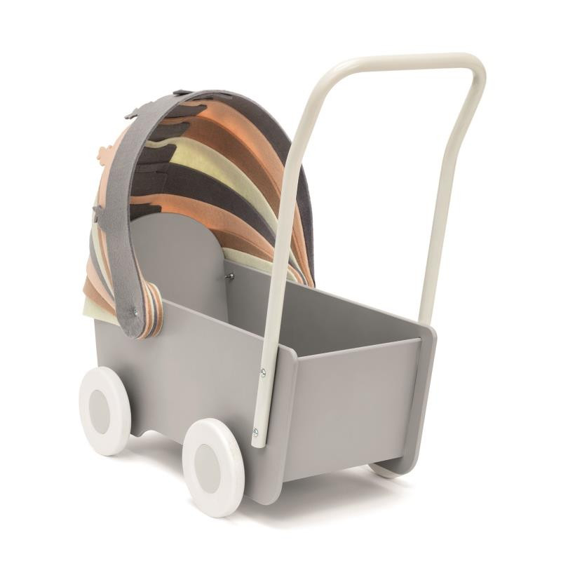 Houten poppenwagen met vilten kap Houten poppenwagen met vilten kap