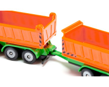 Truck met kieper en kiepaanhanger Truck met kieper en kiepaanhanger