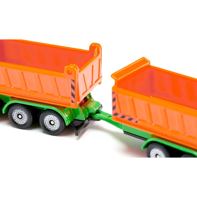 Truck met kieper en kiepaanhanger Truck met kieper en kiepaanhanger