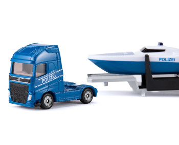 Volvo Truck met Boot Volvo Truck met Boot