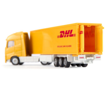 Gesloten vrachtwagencombinatie DHL