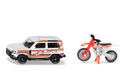 Land Rover Defender met KTM Motorbike