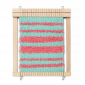 Houten weefraam (o.a. roze garen)