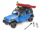 Jeep Wrangler Rubicon Unlimited met kajak en figuur