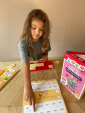 Loco Mini De Zoete Zusjes spelen met letters
