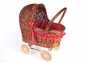 Poppenwagen riet met hartjesdecor
